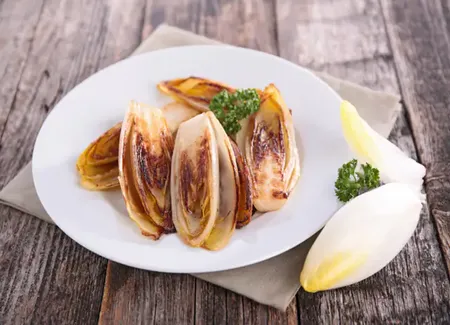 Endives braisées au four caramélisées