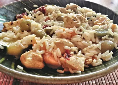 Riz poulet courgettes poivrons tomates séchées