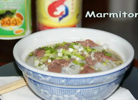 Phô (viêtnam) (soupe de boeuf aux nouilles de riz)