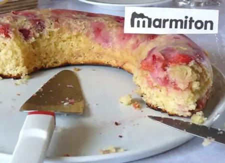 Délicieux gâteau aux cerises