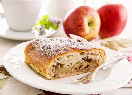 Strüdel aux pommes et aux noix