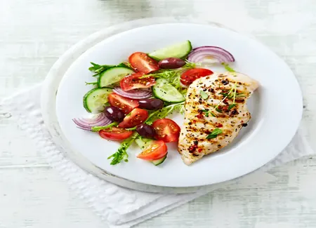 Escalopes de poulet grillées marinées au gingembre