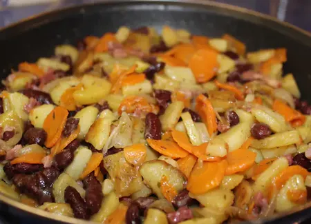 Poêlée de pomme de terre, carotte et haricots rouges