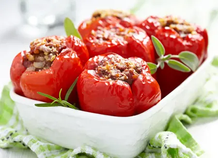 Poivrons farcis à la sauce tomate
