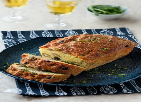 Cake aux olives et aux noisettes