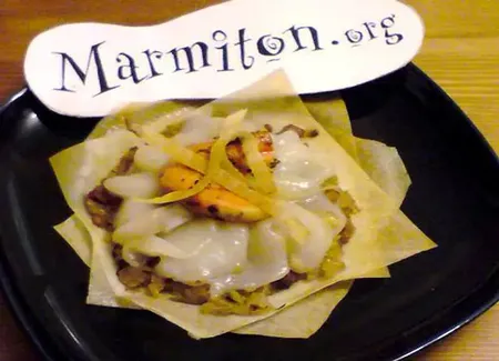Tartes fines de saint-jacques sur lit d'oignons