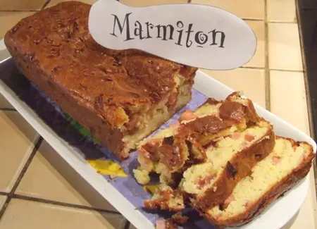 Cake au jambon et aux saucisses de strasbourg