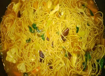 Soupe aux crevettes et aux nouilles chinoises
