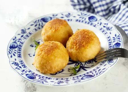 Knödels farcis aux prunes (quenelles aux quetsches)