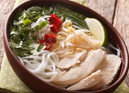 Pho ga (soupe de poulet vietnamienne) facile