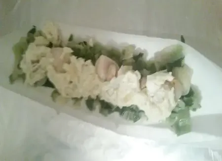 Papillotes de saint-jacques aux poireaux et citron vert