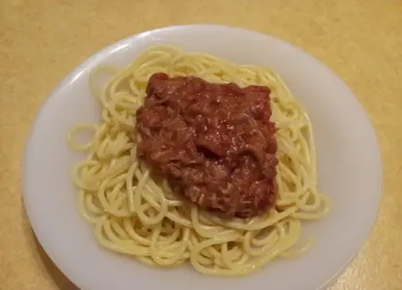 Spaguetti au thon et tomates