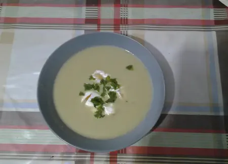 Bourriquette - soupe à l'oseille et aux oeufs pochés