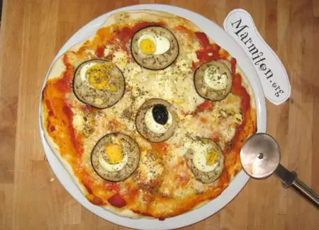 Pizza aux aubergines et oeufs durs