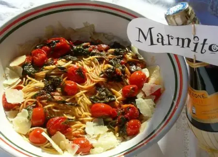 Spaghetti tomates cerises-roquette