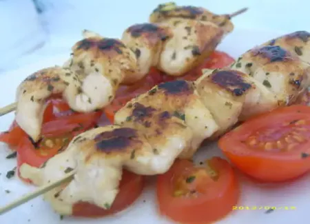 Brochettes tomates cerises poulet