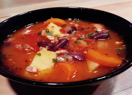 Soupe de légumes aux saveurs cubaines