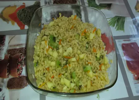 Salade de pâtes sucrée aux fruits