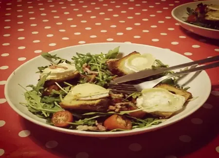 Salade de roquette et chèvre miel