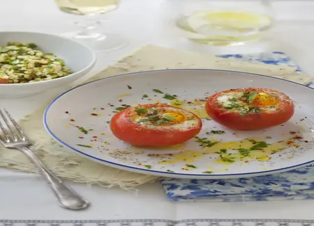 Tomates farcies aux oeufs et à la crème