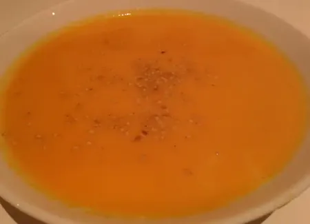 Velouté aux lentilles corail, carottes, curry