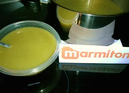 Soupe poireaux, pommes de terre et céleri branche