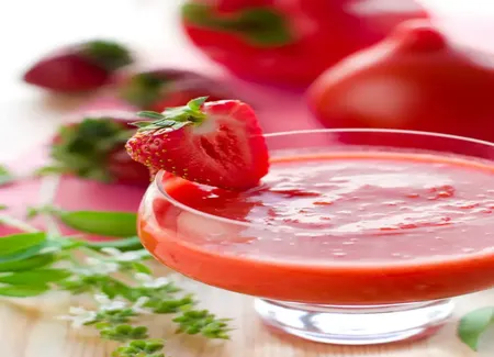 Gaspacho de fraise à l’eau de rose