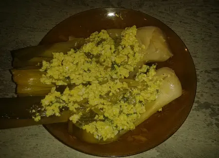Poireaux vinaigrette aux oeufs