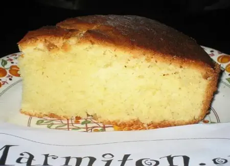 Gâteau moelleux au vin blanc