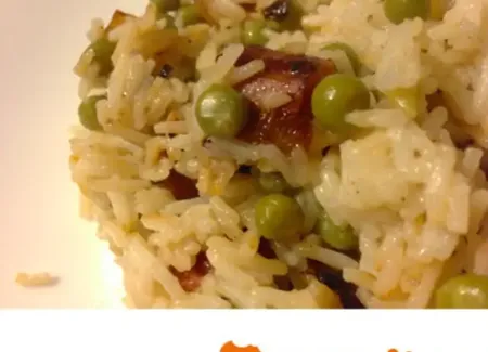 Riz pilaf petits pois et chipolatas