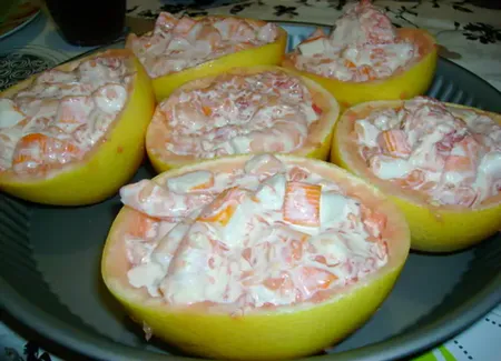 Pamplemousse farci surimi et coeurs de palmier