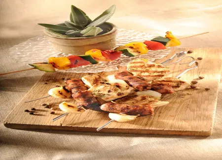 Brochettes mixtes chipolatas et poulet mariné