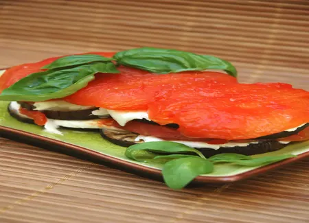 Millefeuilles aubergines-tomates