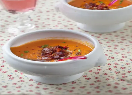 Velouté express de tomates et croustillant de lard