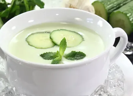 Potage chaud au concombre