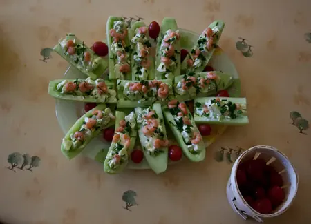Concombres farcis pommes avocats et crevettes