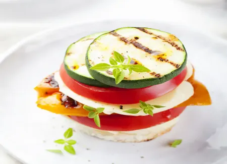 Tian d'aubergines, tomates, mozzarella