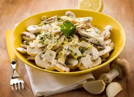 Salade de champignons crus au yaourt