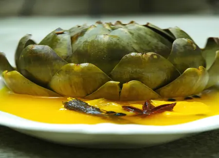 Artichauts cuits au bouillon d'épices