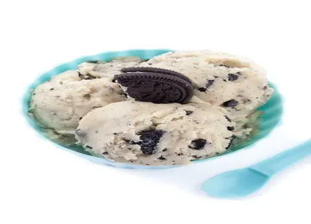 Glace à la vanille et aux oréos (biscuits)