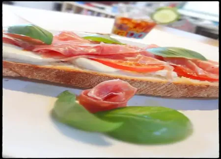 Toasts jambon mozzarella ou saumon fumé mozzarella