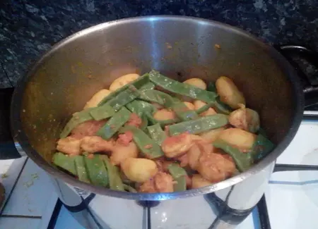 Crevettes au curry et pommes de terres