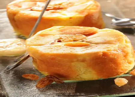 Charlotte aux rondelles de bananes et aux raisins secs