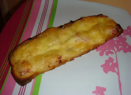 Biscotte gratinée au gruyère