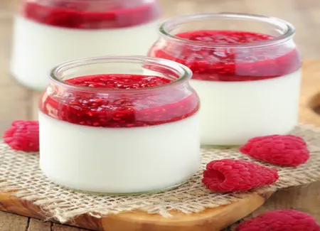 Panna cotta allégée aux framboises