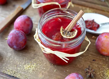 Confiture de prunes rouges