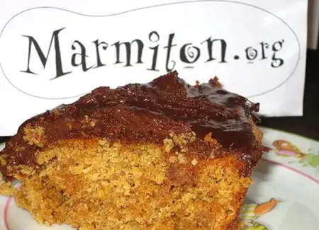 Gâteau moelleux noisettes et orange, glaçage chocolat
