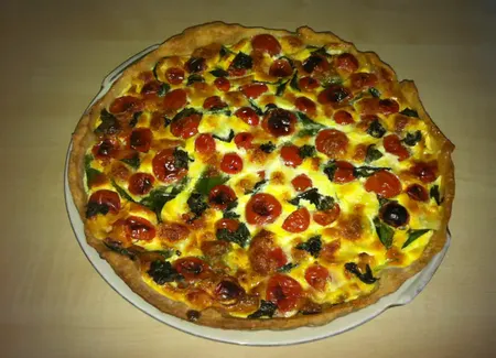 Quiche tomate mozzarella et basilic