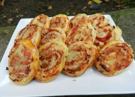 Petits roulés aux lardons et oignons
