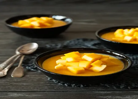 Crèmes de mangue en petits pots
